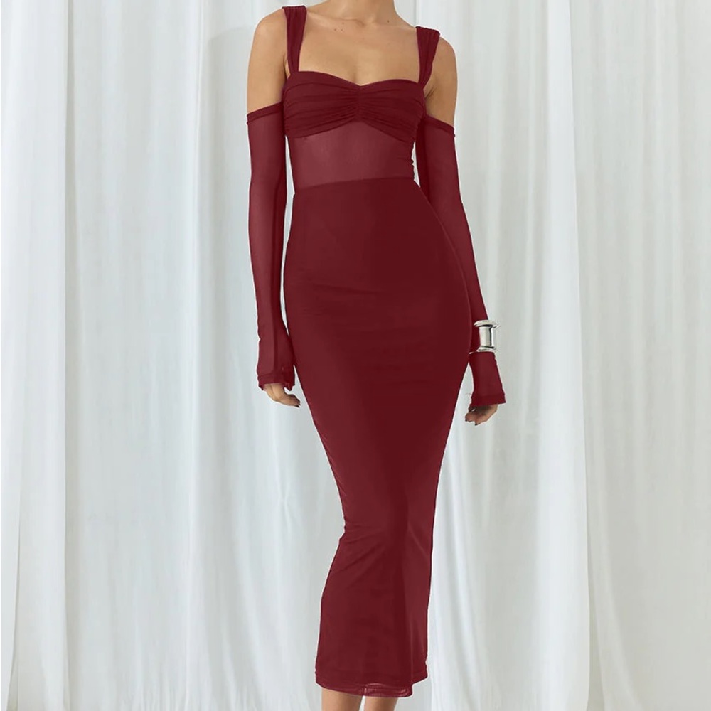 Look stunning in this versatile dress that's perfect for any occasion.